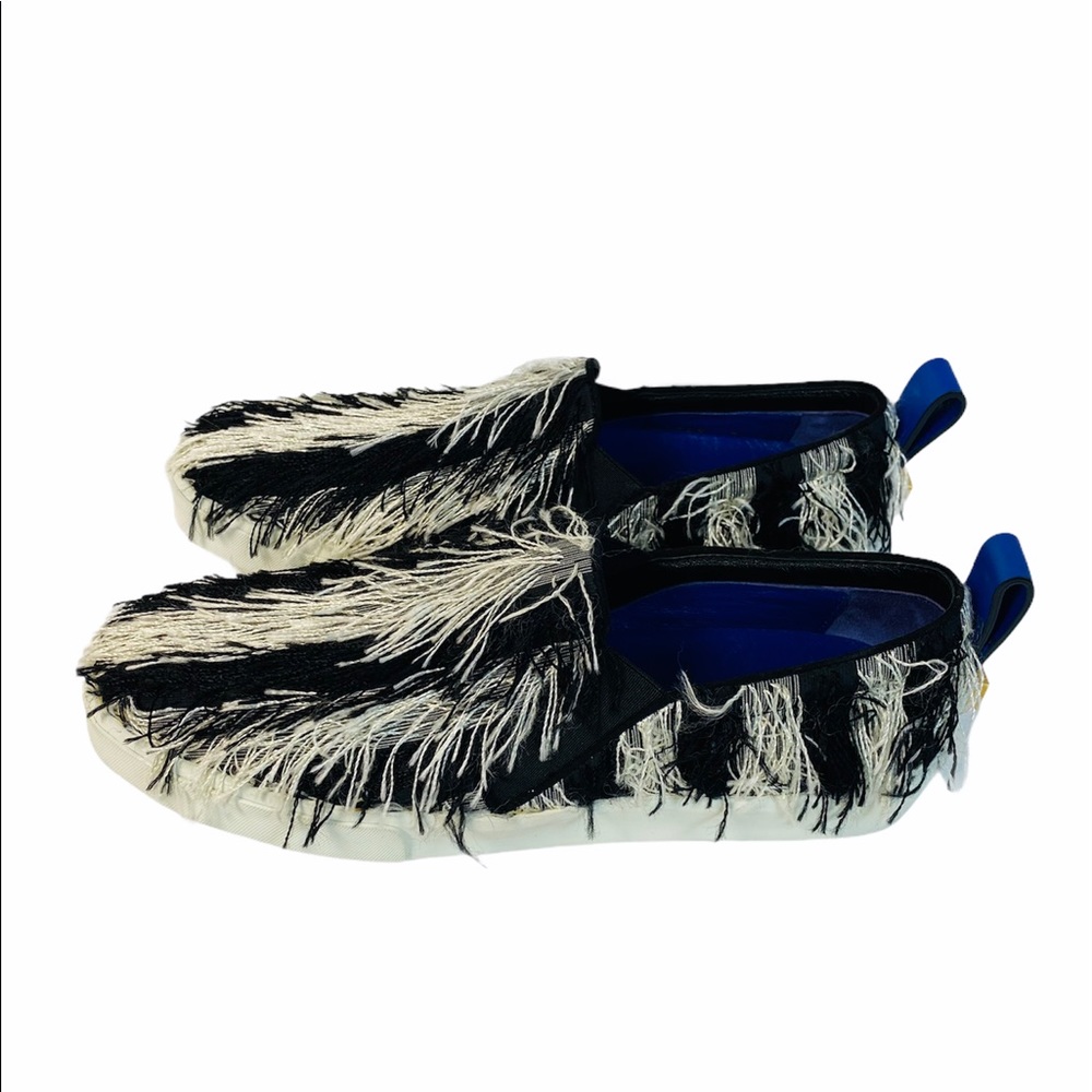 STUART WEITZMAN Fringed Slip Ons sz7